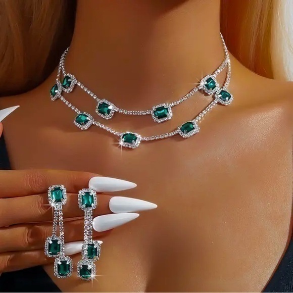Faux Emerald Green Gemstone Necklace and Earring Set - Picture 1 of 3